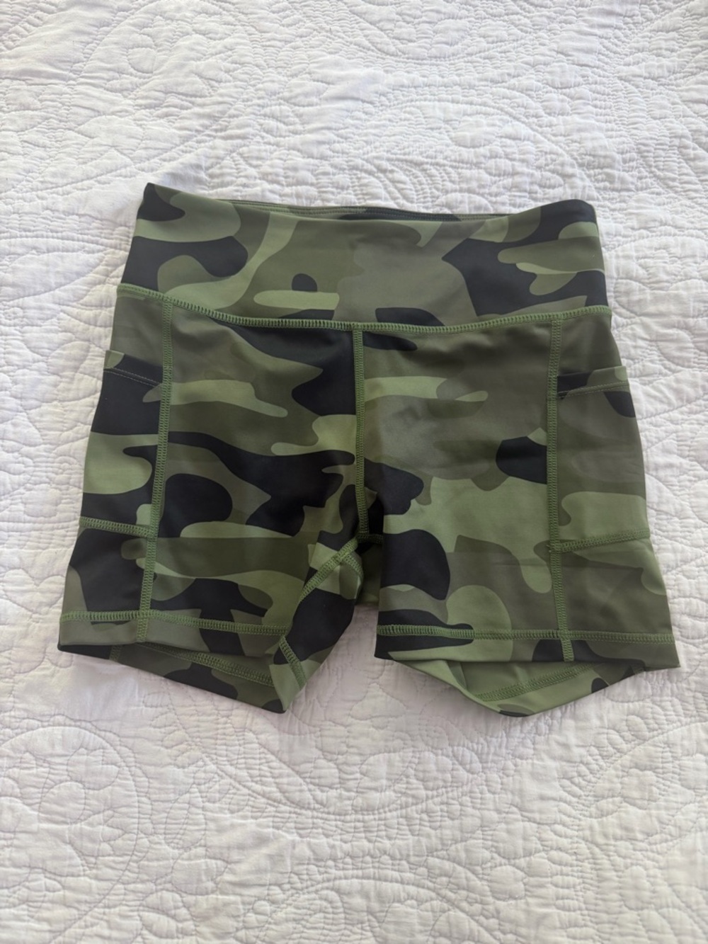 Zyia Activewear Women’s High-Rise Camo light n tight Shorts